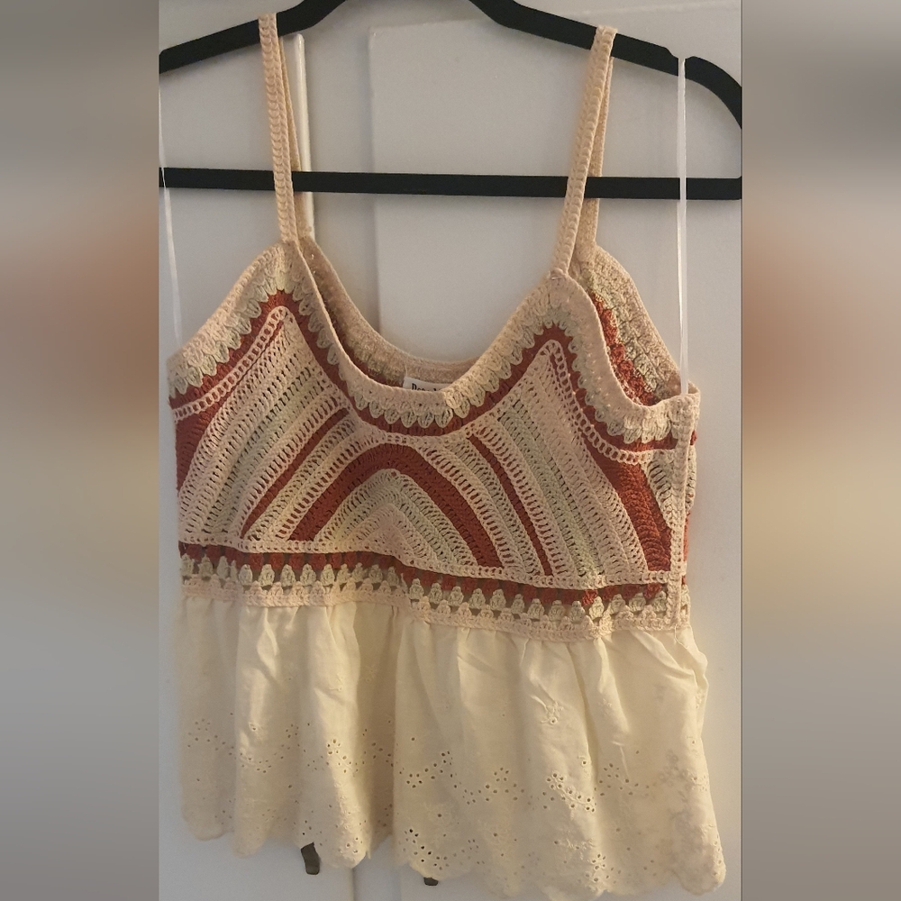 Cute crochet top with eyelet detailing, never worn but new w/o tags, size Med